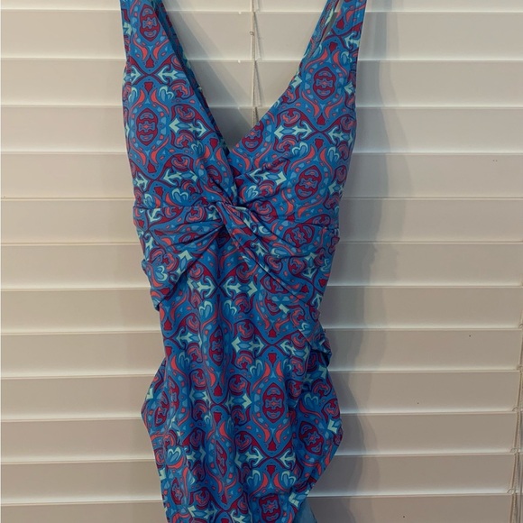 NWT Bleu by Rod Beattie Twist and Shout Plunge One Piece Swimsuit Sz 6 Very Soft - Picture 5 of 5